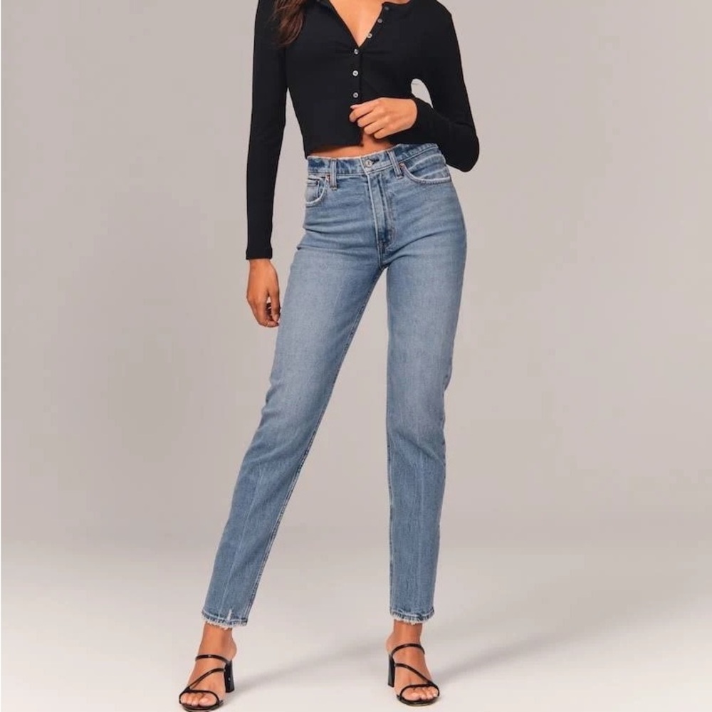 Abercrombie & Fitch High Rise Mom Jean. Worn Once. Size 25.
